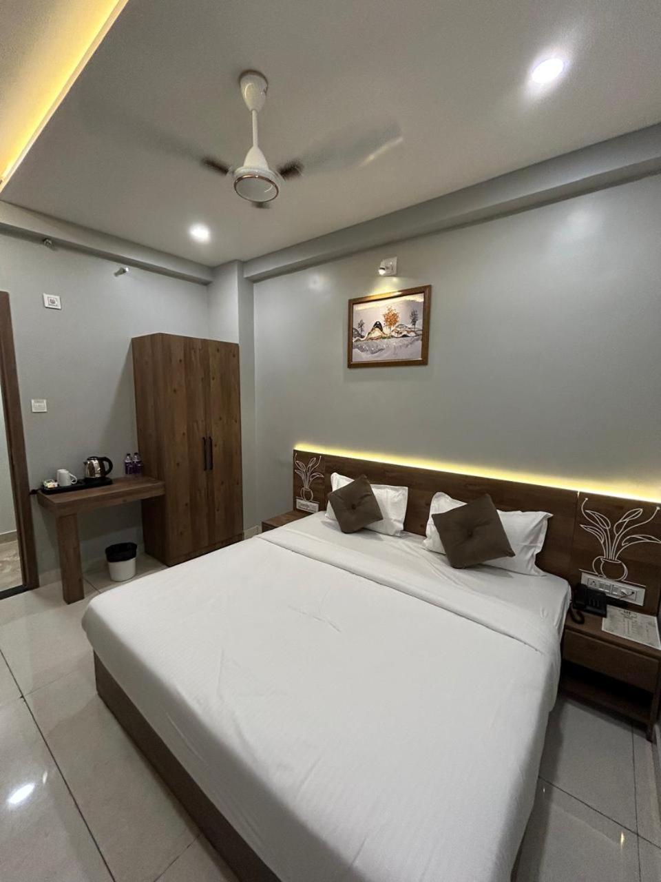 Hotel Holiday Icon Dwarka  Luaran gambar