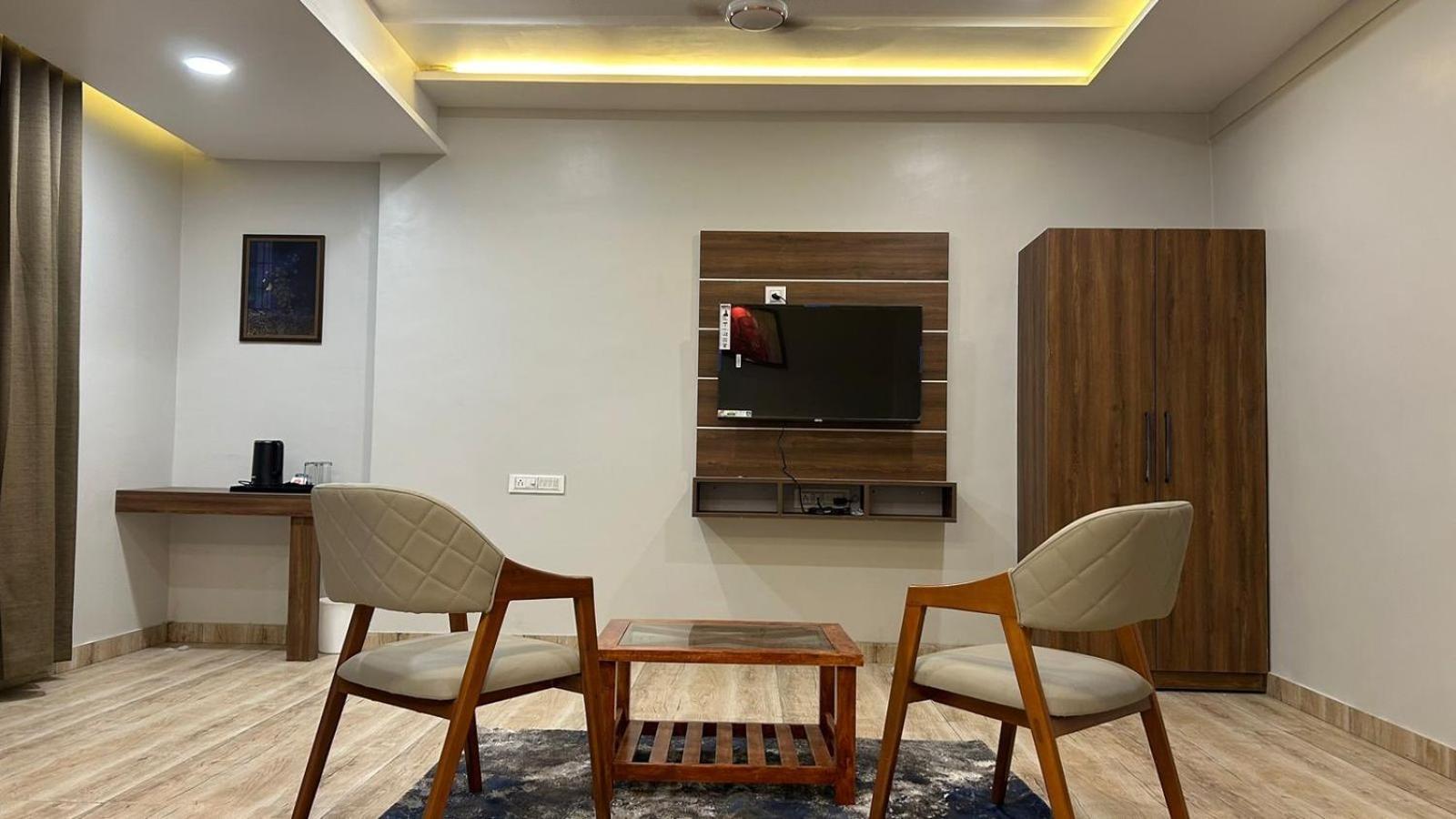 Hotel Holiday Icon Dwarka  Luaran gambar