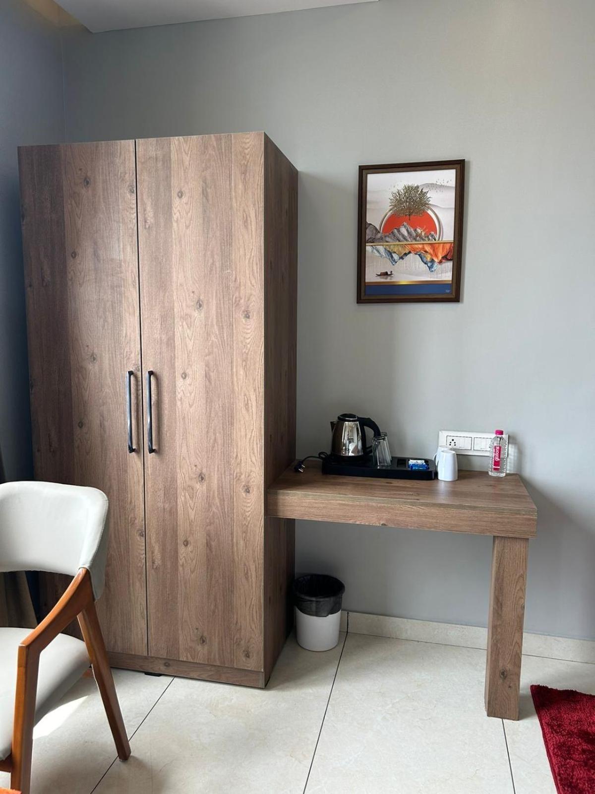 Hotel Holiday Icon Dwarka  Luaran gambar