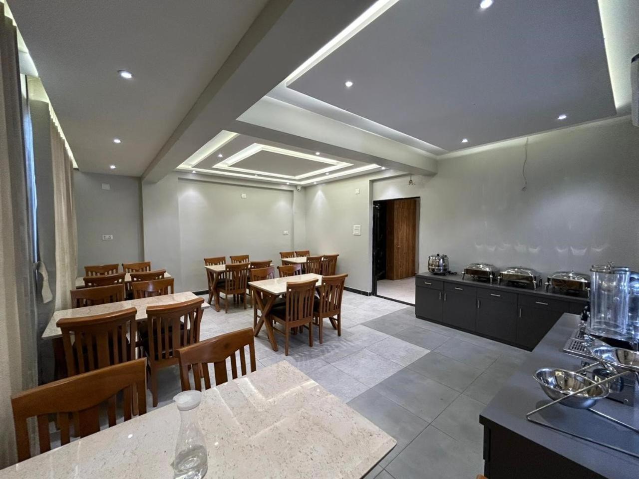 Hotel Holiday Icon Dwarka  Luaran gambar